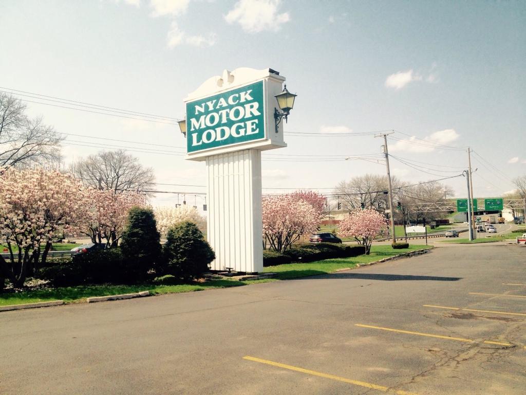 West Nyack Tappan Zee Hotel المظهر الخارجي الصورة